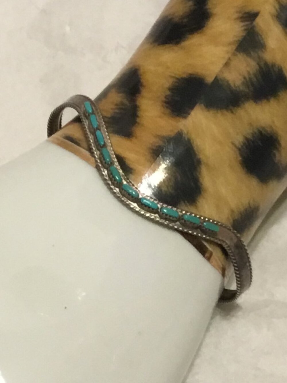 Fabulous sterling silver and turquoise cuff bracelet - Navaho?? - Picture 10 of 10